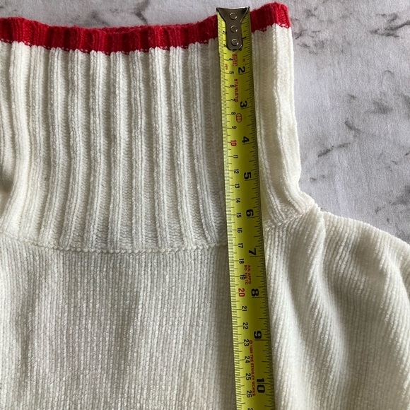 Red white and snowflake turtleneck sweater size L - Picture 2 of 8
